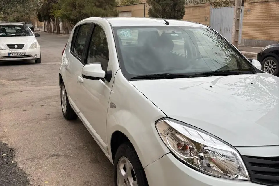 رنو،  ساندرو