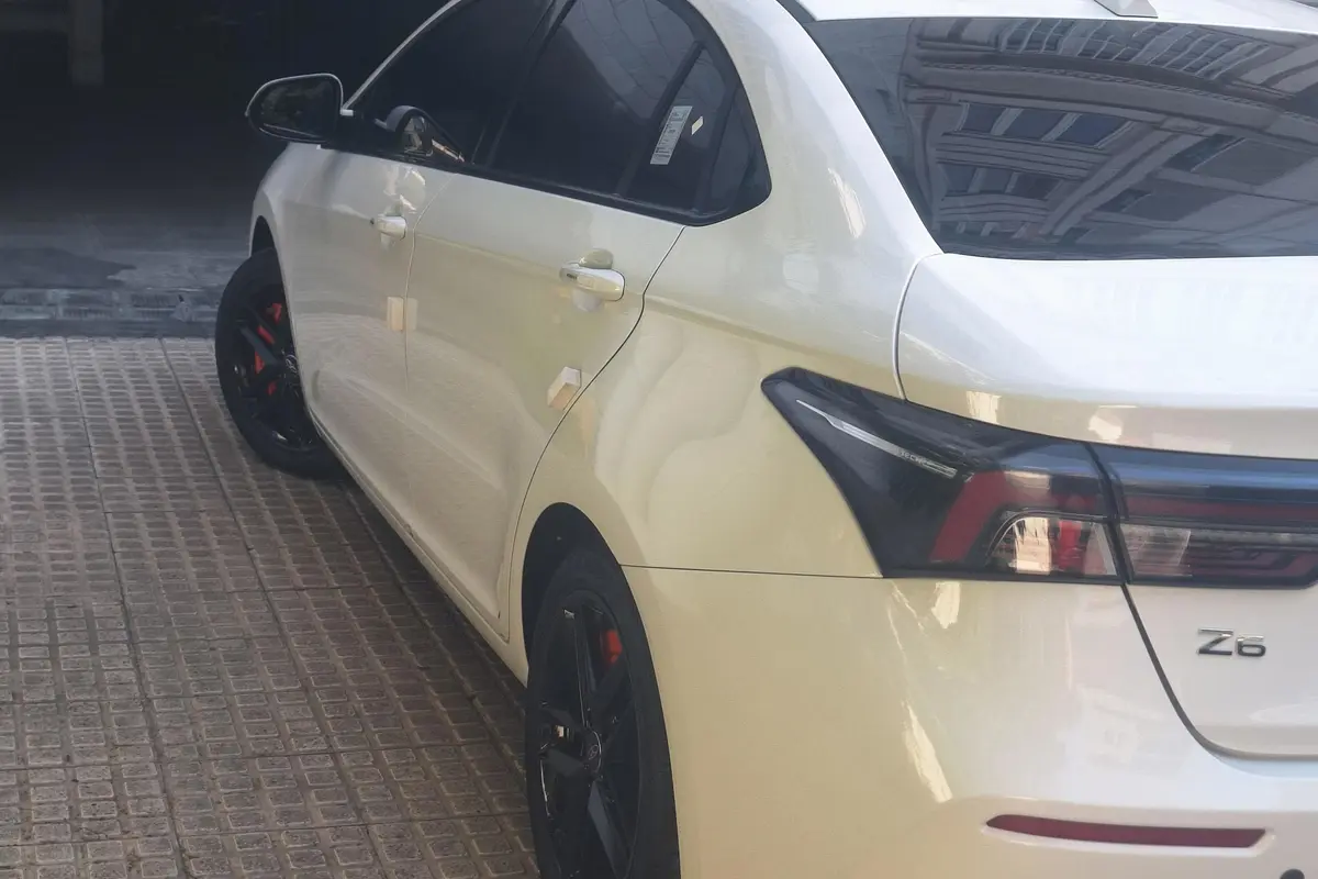 فونیکس،  آریزو 6 جی تی (Z6 GT)