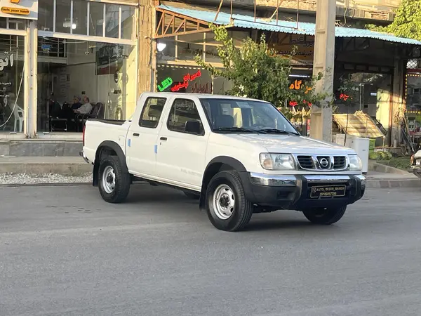 نیسان  پیکاپ دو کابین