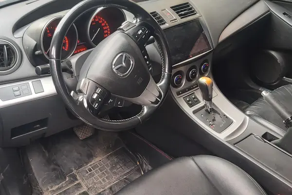 مزدا، 3 نیو صندوق دار