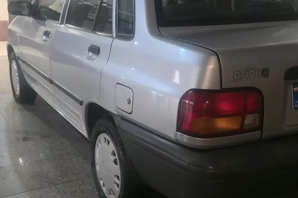 پراید، صندوق دار