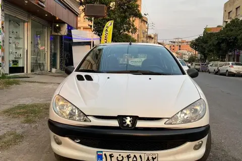 پژو، 206