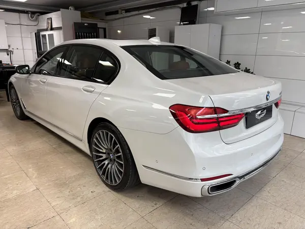 ب ام و، سری 7