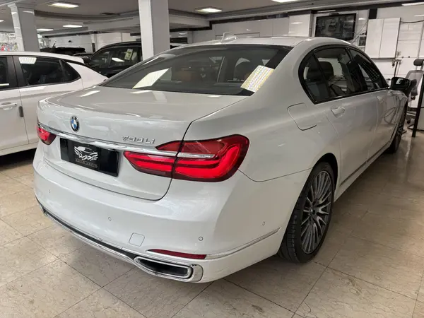 ب ام و، سری 7