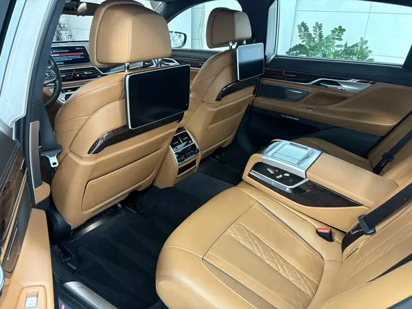 ب ام و، سری 7