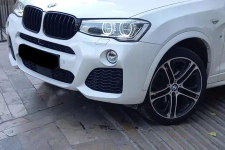 ب ام و X4