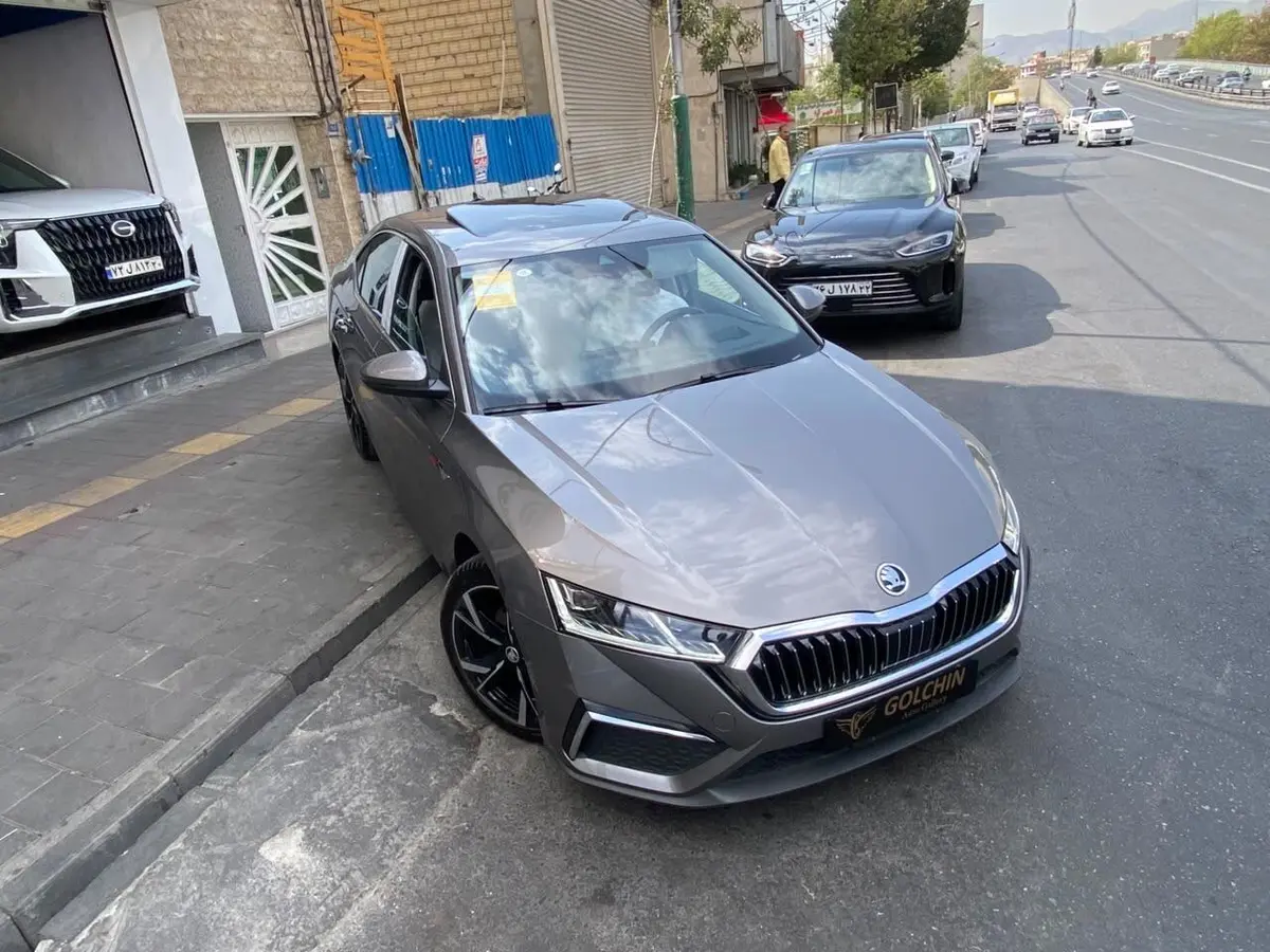 اشکودا،  اوکتاویا پرو