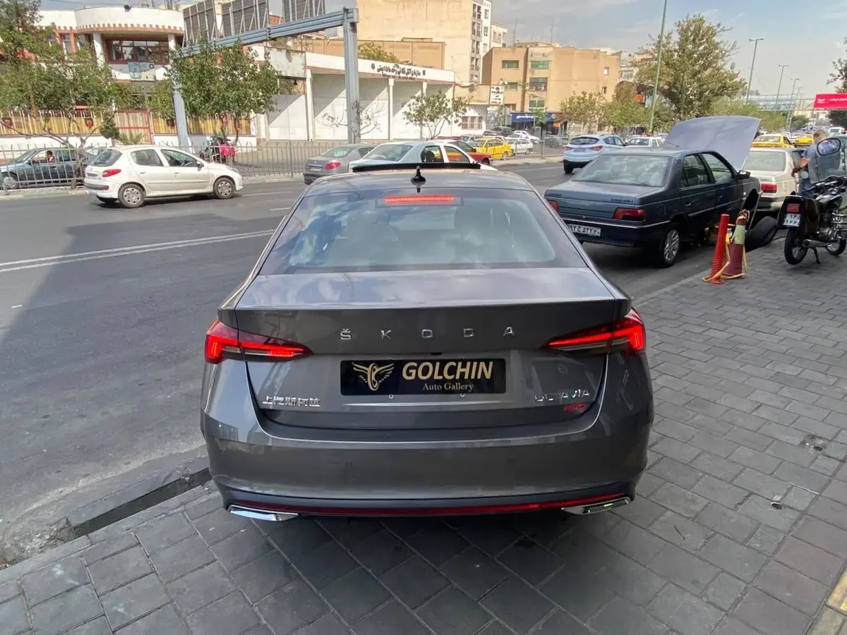 اشکودا،  اوکتاویا پرو