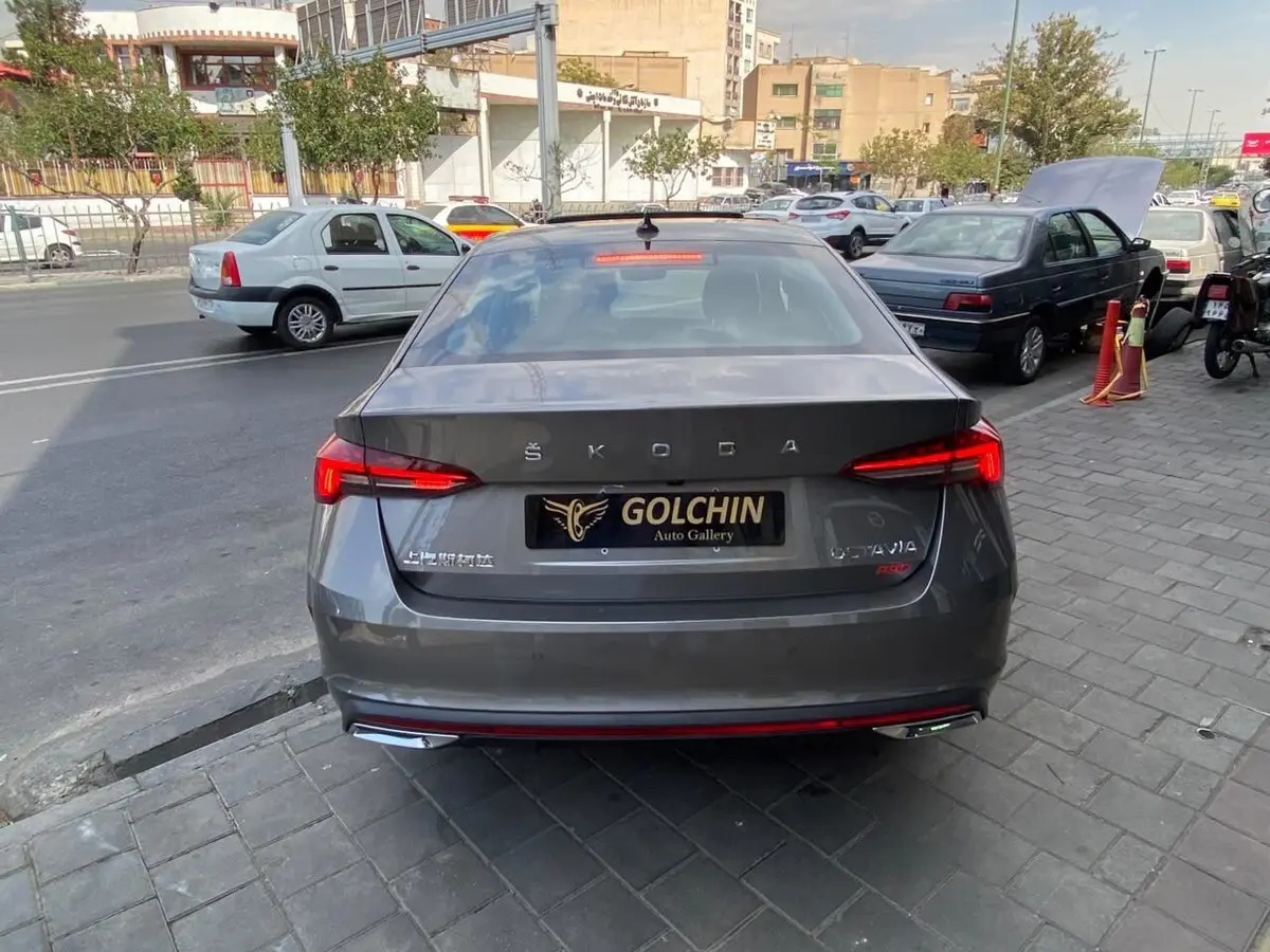 اشکودا،  اوکتاویا پرو