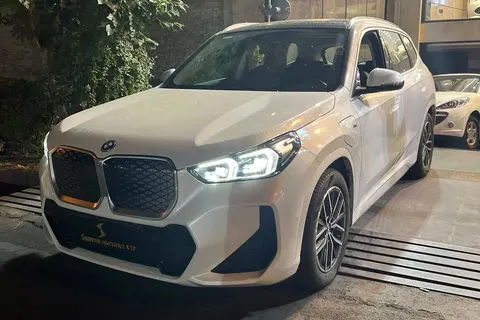 ب ام و، iX1