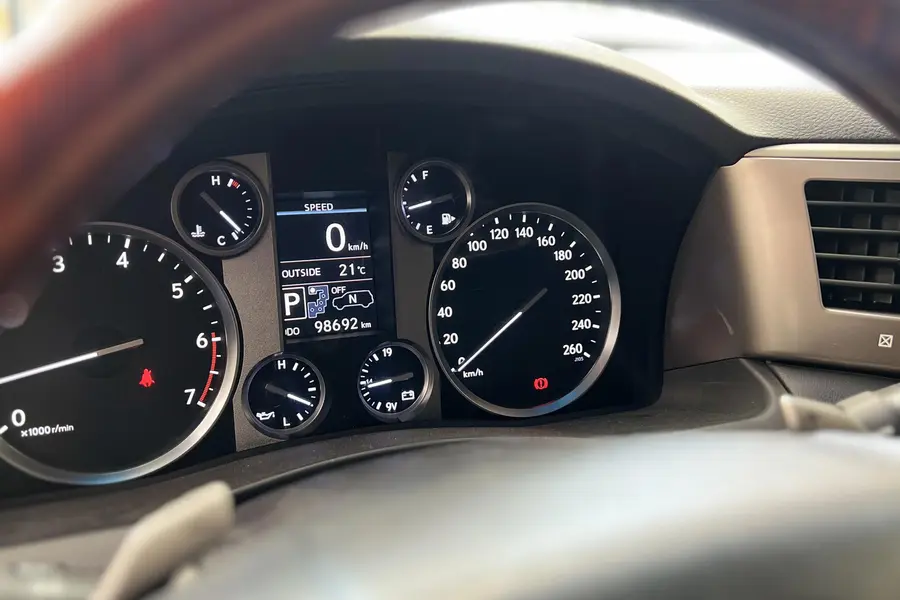 لکسوس، LX