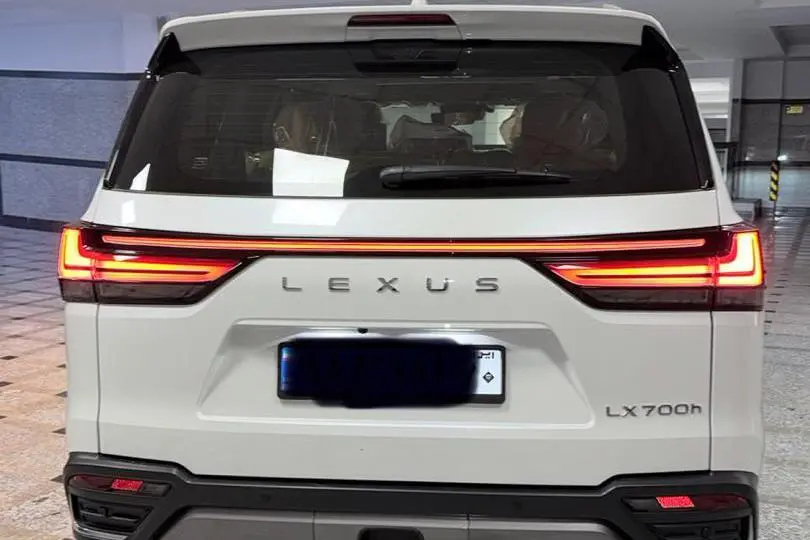 لکسوس،  LX