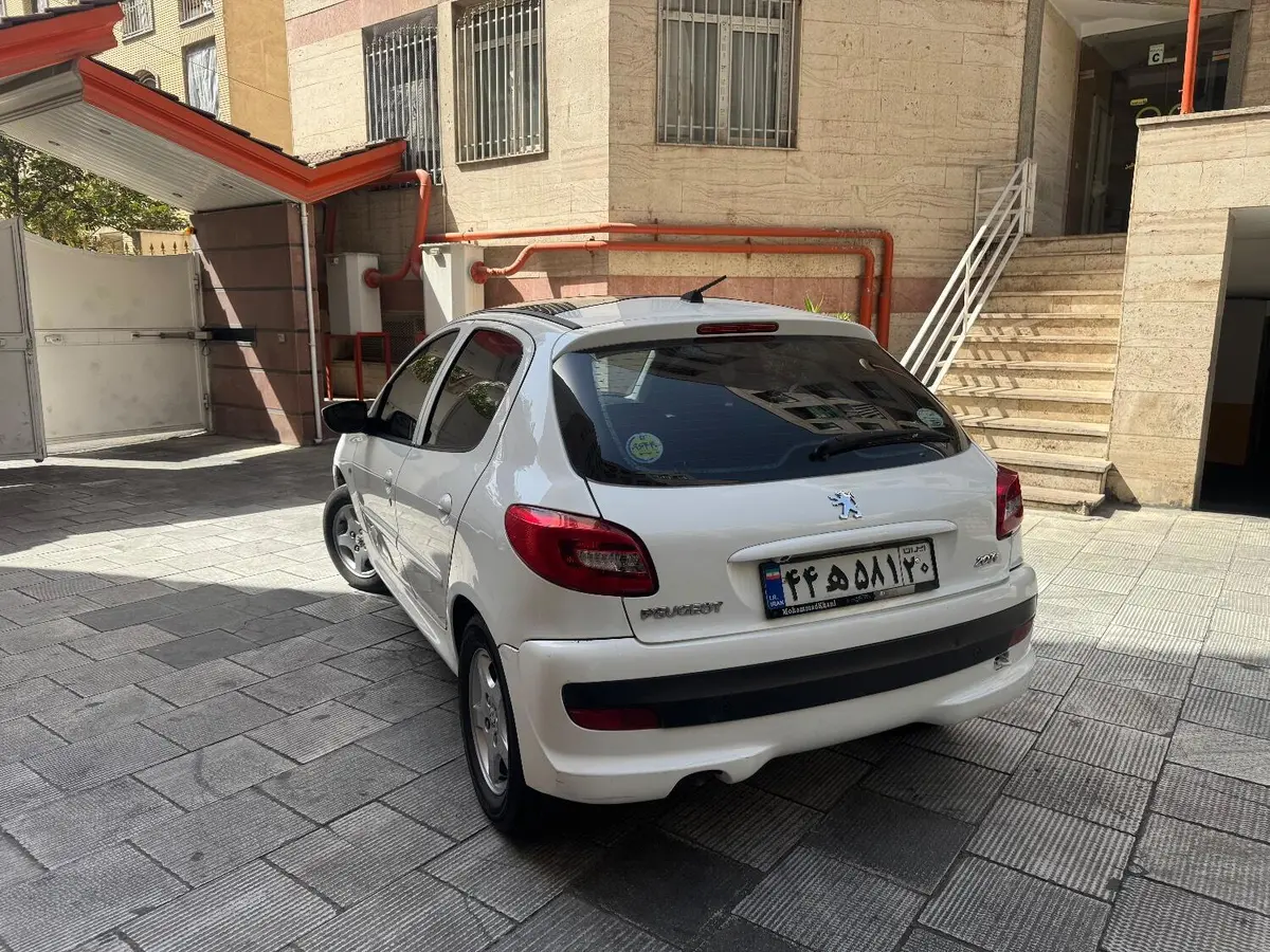 پژو،  207