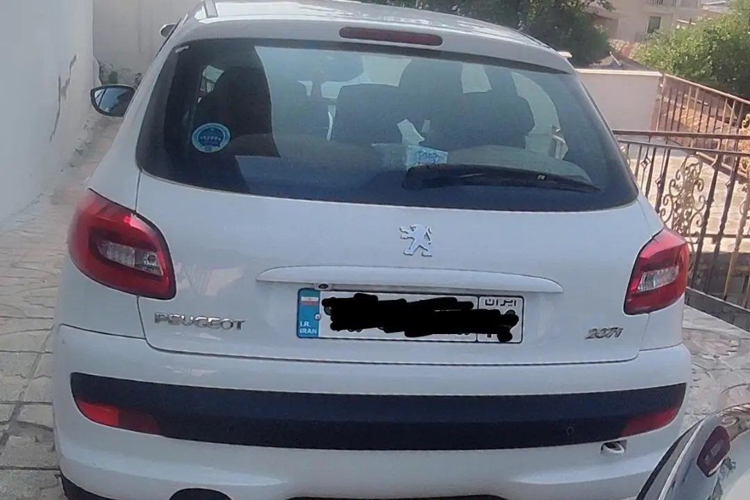 پژو،  207
