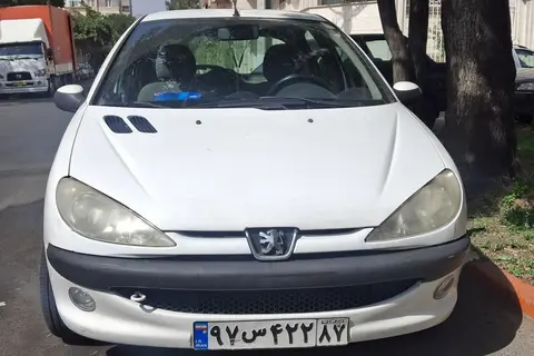 پژو، 206