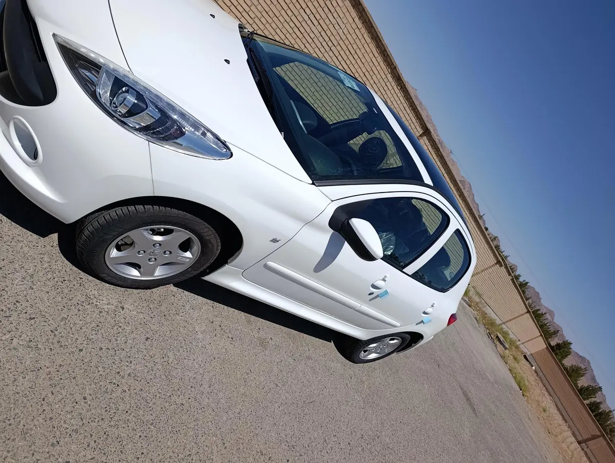 پژو،  207
