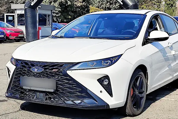 پیش فروش فونیکس، آریزو 6 جی تی (Z6 GT)