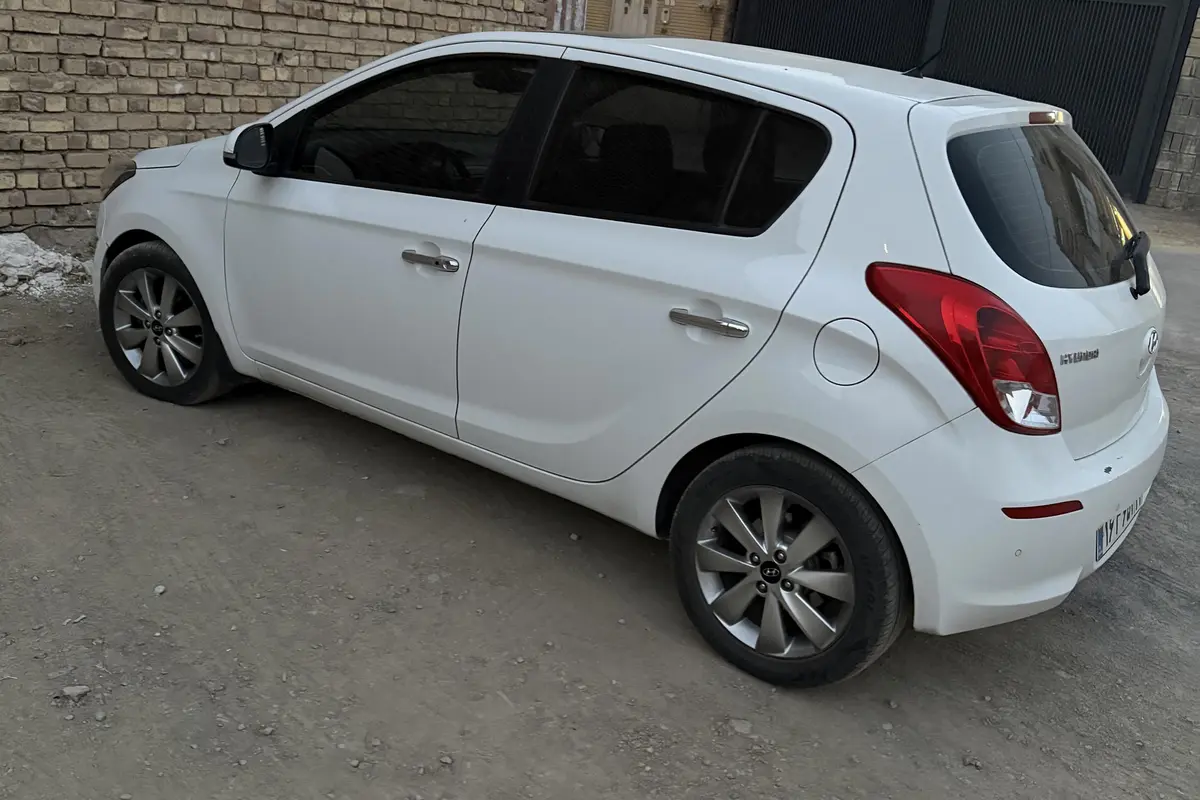 هیوندای،  i20