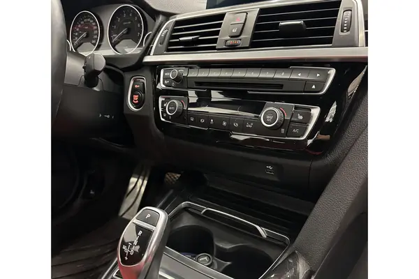 ب ام و، سری 3 سدان