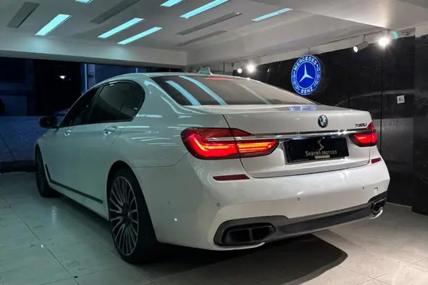 ب ام و، سری 7