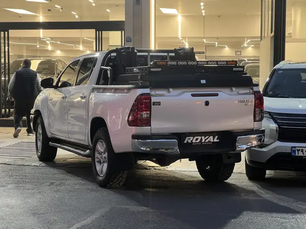 تویوتا، هایلوکس دو کابین