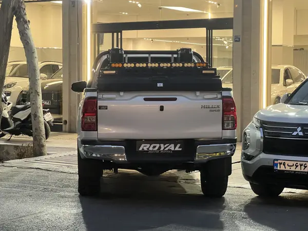 تویوتا، هایلوکس دو کابین