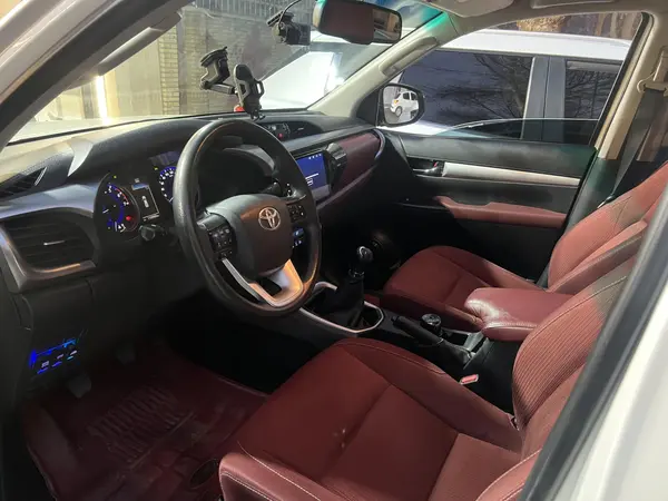 تویوتا، هایلوکس دو کابین