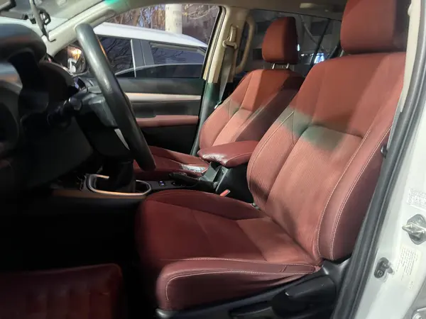 تویوتا، هایلوکس دو کابین