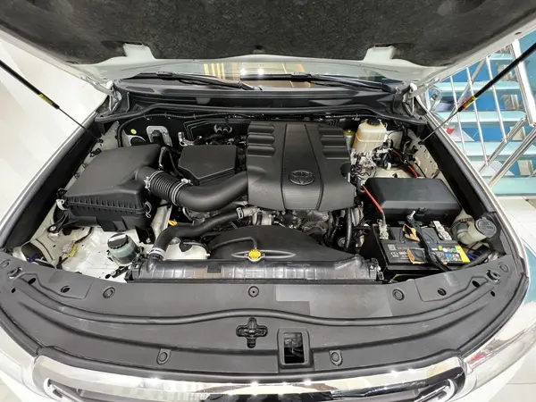 تویوتا، لندکروز چهار در