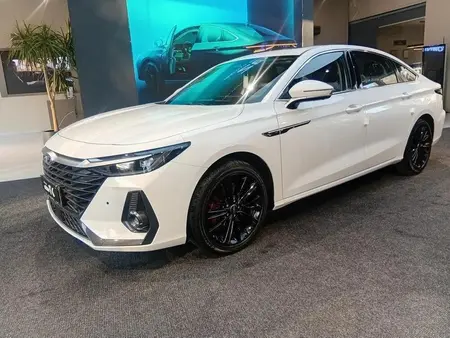 فونیکس آریزو 8 (Z8)