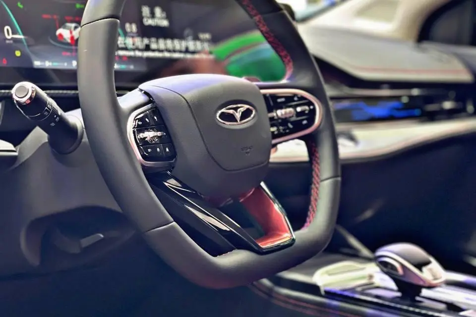 فونیکس،  آریزو 6 جی تی (Z6 GT)