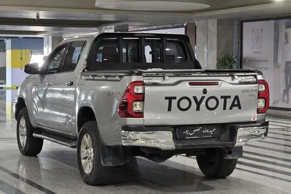 تویوتا، هایلوکس دو کابین