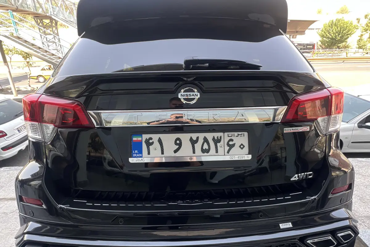 نیسان،  ترا