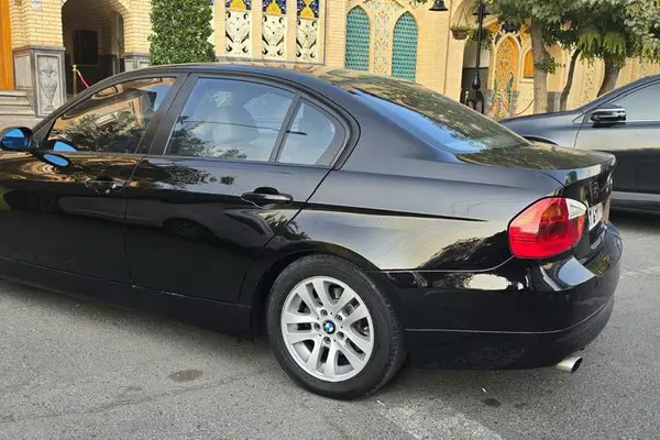 ب ام و، سری 3 سدان