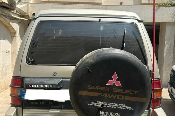 میتسوبیشی، پاجرو چهار در