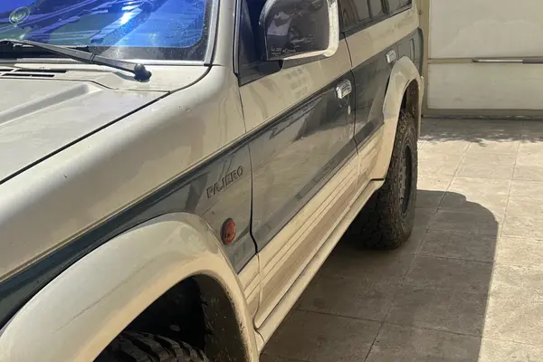 میتسوبیشی، پاجرو چهار در