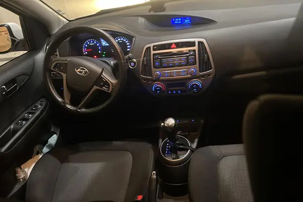 هیوندای  i20