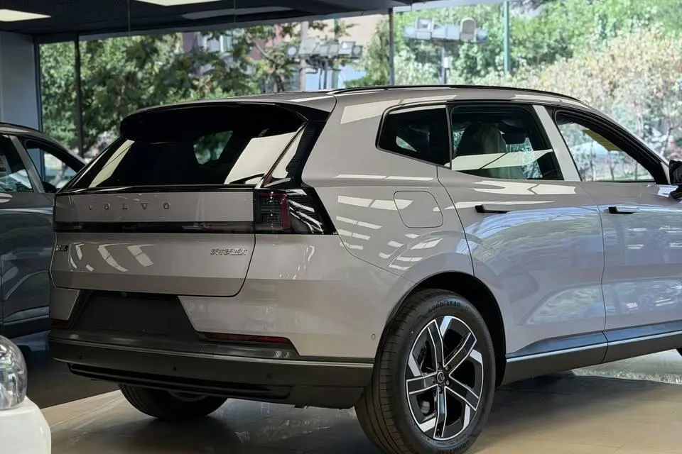 ولوو،  XC70