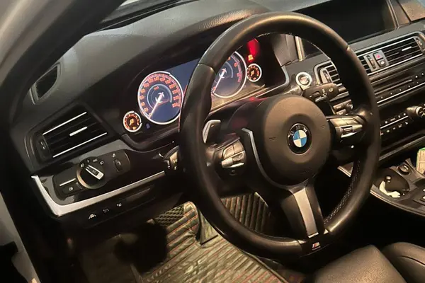 ب ام و، سری 5 سدان