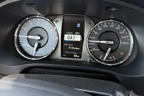 تویوتا، هایلوکس دو کابین