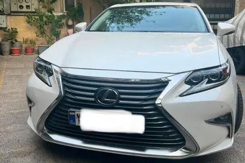 لکسوس، ES