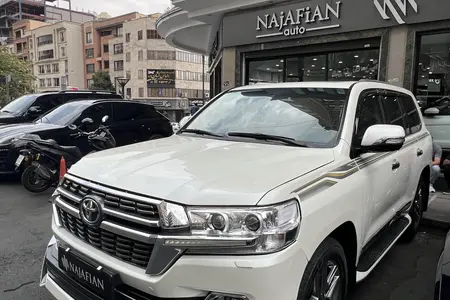 تویوتا لندکروز چهار در