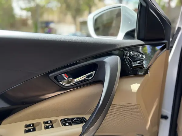 هیوندای، آزرا (گرنجور)