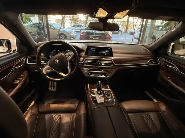 ب ام و، سری 7