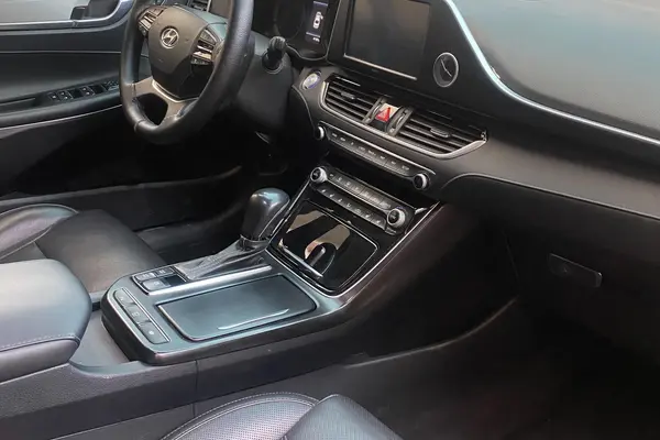 هیوندای، آزرا (گرنجور)