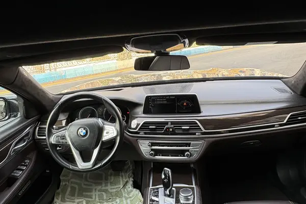 ب ام و، سری 7