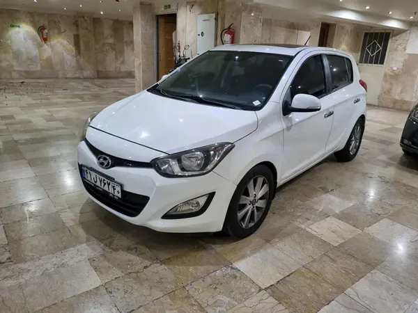 هیوندای  i20