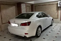 لکسوس، IS