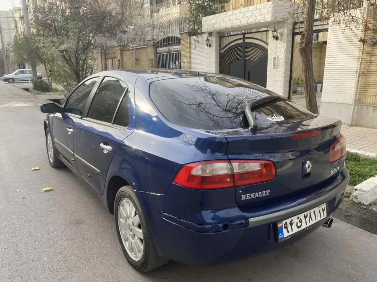 رنو  لاگونا هاچ بک