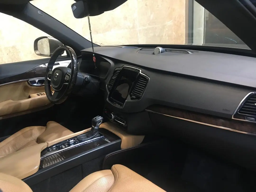 ولوو،  XC90